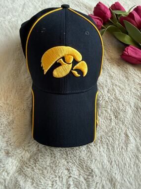 Nike Legacy9 Iowa Hawkeyes Black Gold Baseball Cap
